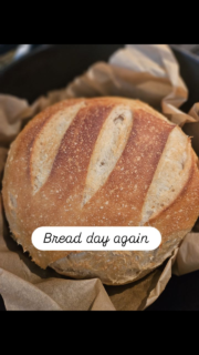 Just an ordinary baking day.

But ordinary work can still bless people.

Grateful for the rhythm of flour, sourdough, and sharing.

#sourdough #sourdoughsamdwichbread #knowwhereyourfoodcomesfrom #supportsmallbusiness #supportlocal