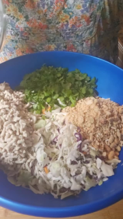 It feels like summer finally here to stay in SC! ☀️

When it's too hot to turn on the oven, this Thai inspired Chicken Wrap recipe is one of our favorite meals. Shredded cabbage, ground chicken, cilantro, chopped peanuts, and a delicious homemade dressing.

Get the full recipe → Link in Bio

Do you cook less when the temperatures hit the upper 90s?